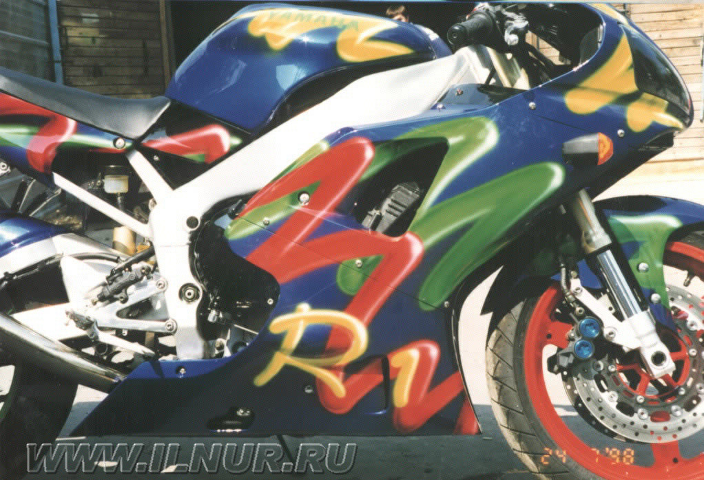 аэрография на синем мотоцикле Yamaha R1