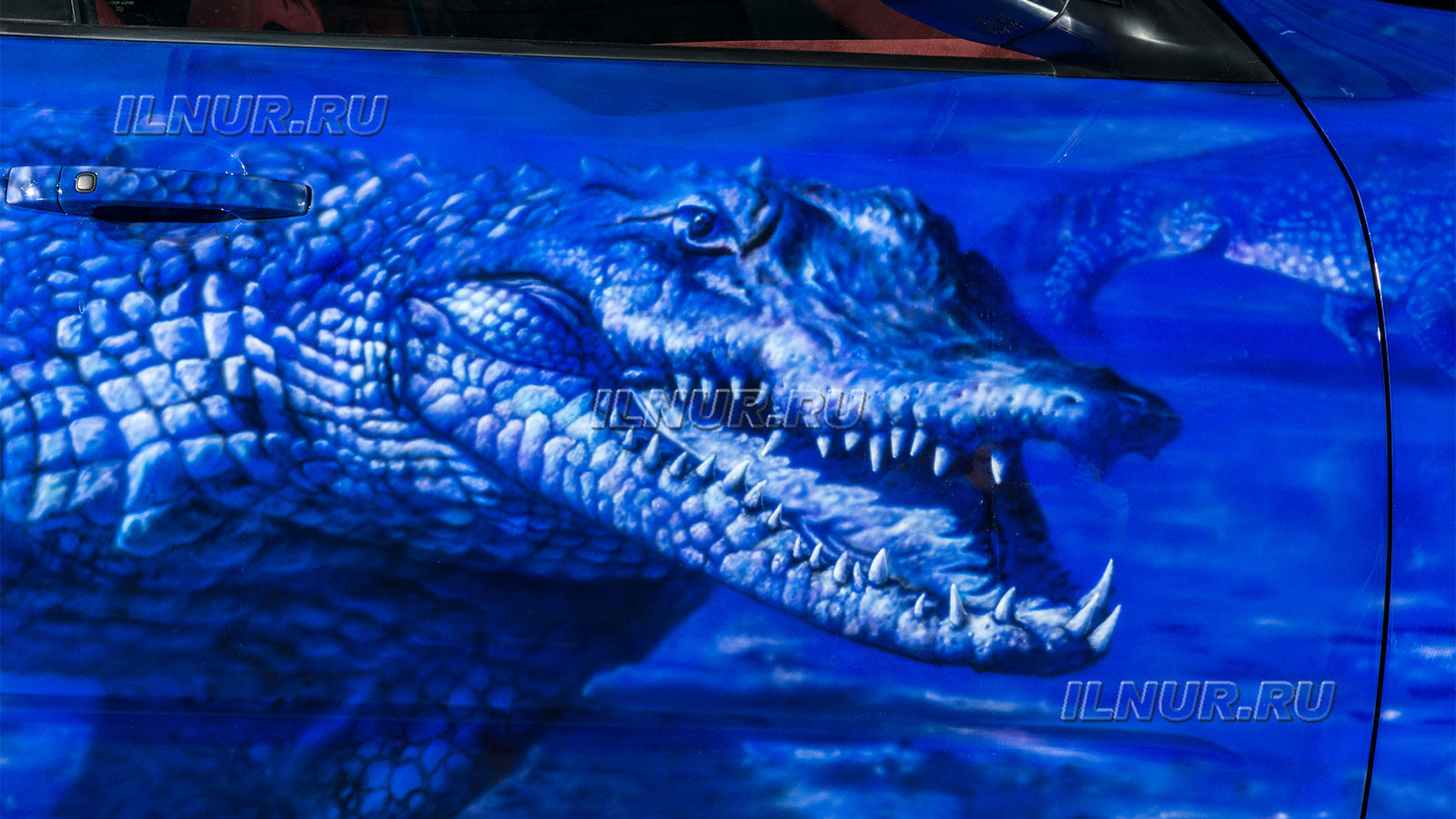 аэрография крокодилы на синем авто Subaru Forester tS 