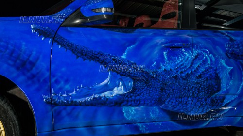 аэрография крокодилы на синем авто Subaru Forester tS