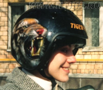 «Если тигру отрезать шею…» аэрография на шлеме